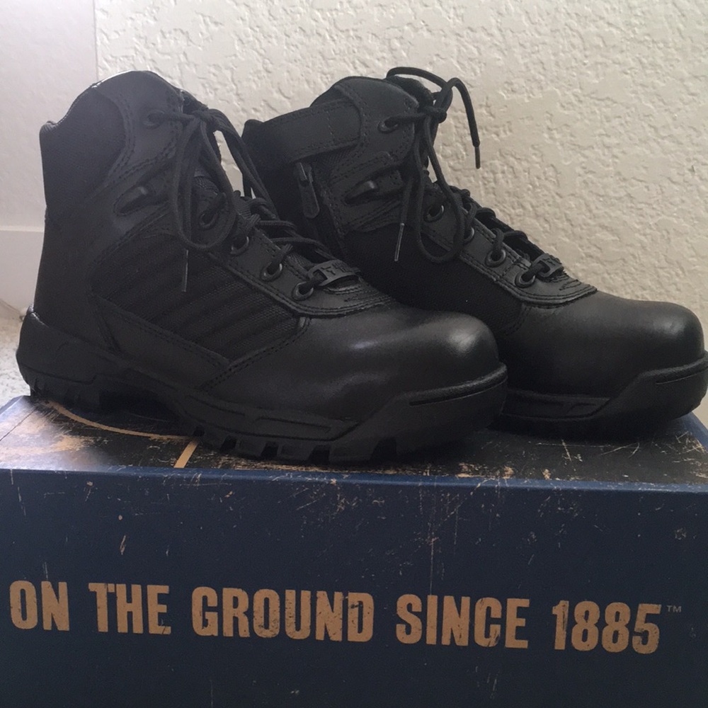 Bates Tactical Boots Mens Size 6 or Womens approx size 8. Brand new with box
